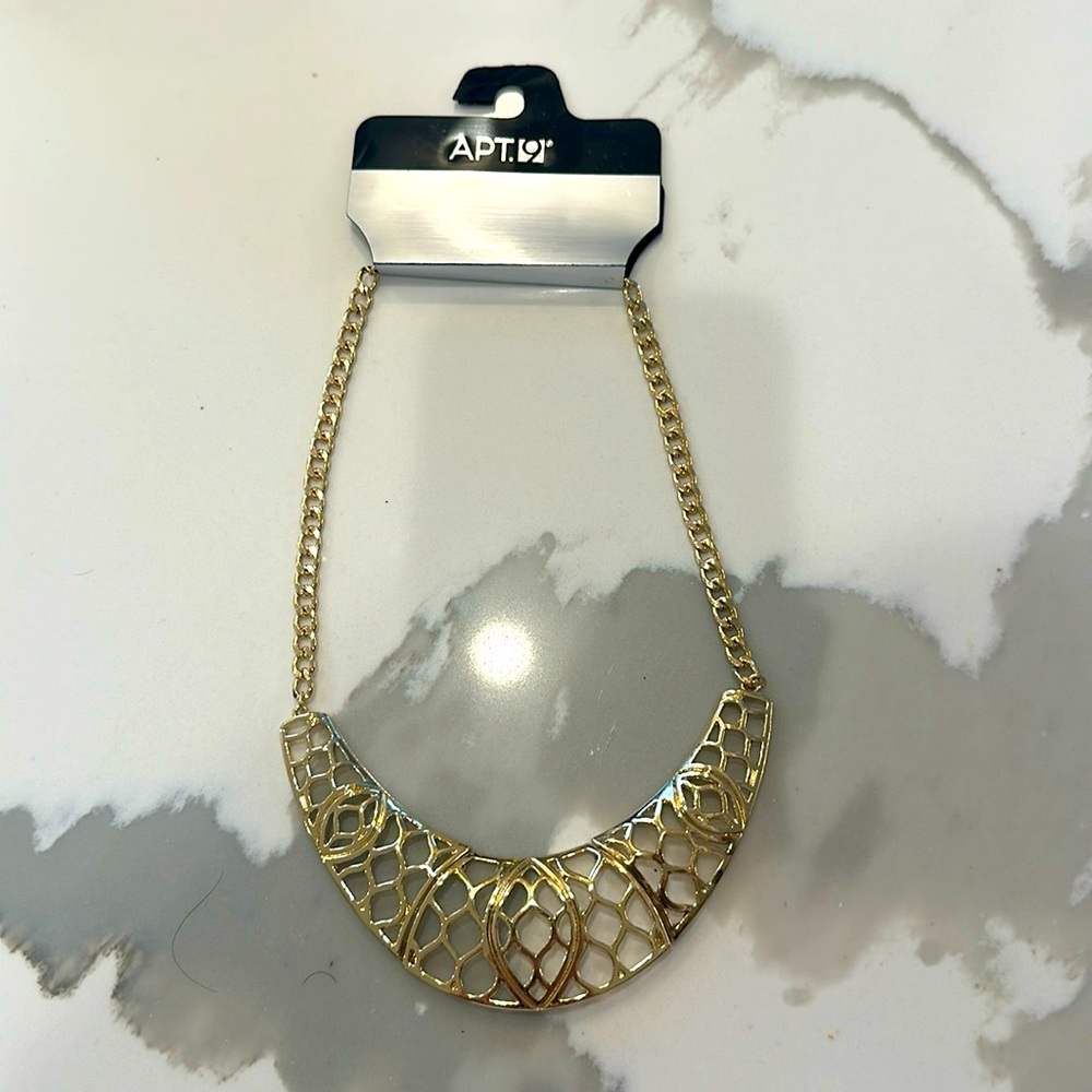 NWT APT 9 gold tone statement fashion necklace!
